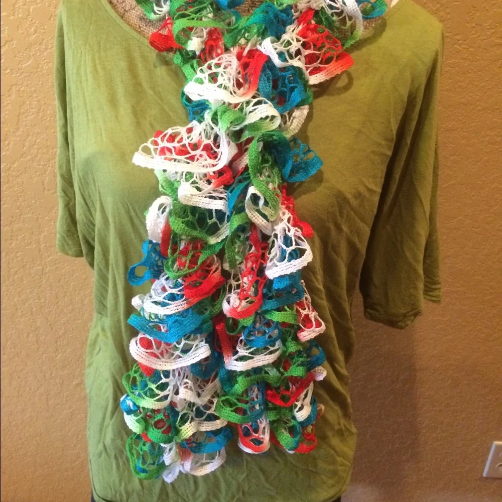 Crocheted ruffled scarf | offer in description